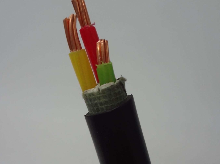 電線電纜產(chǎn)品結(jié)構(gòu)越復(fù)雜，疊加的層次就越多.jpg